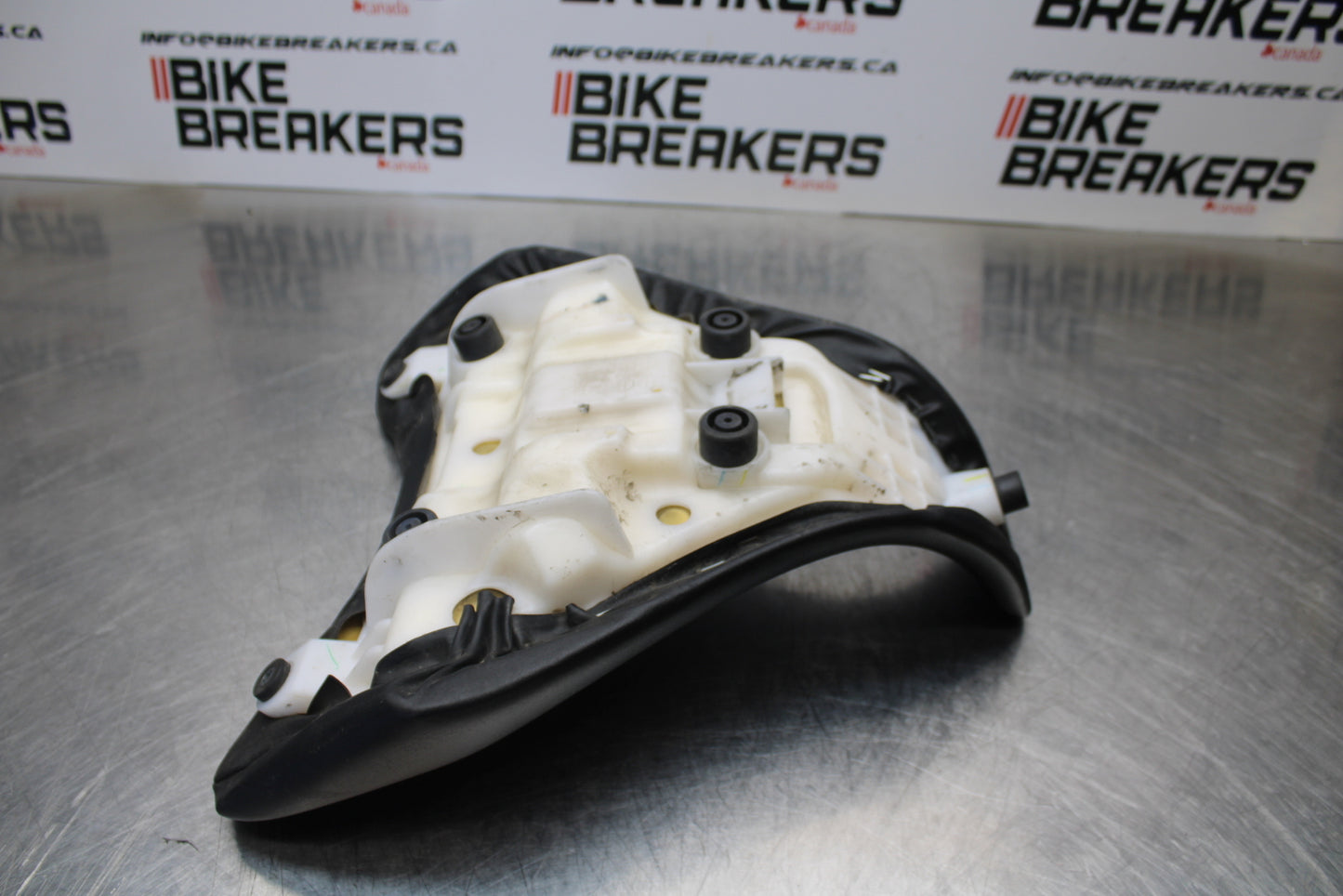 14-17 YAMAHA FZ07 FRONT DRIVERS SEAT PAD SADDLE PILLION BB162