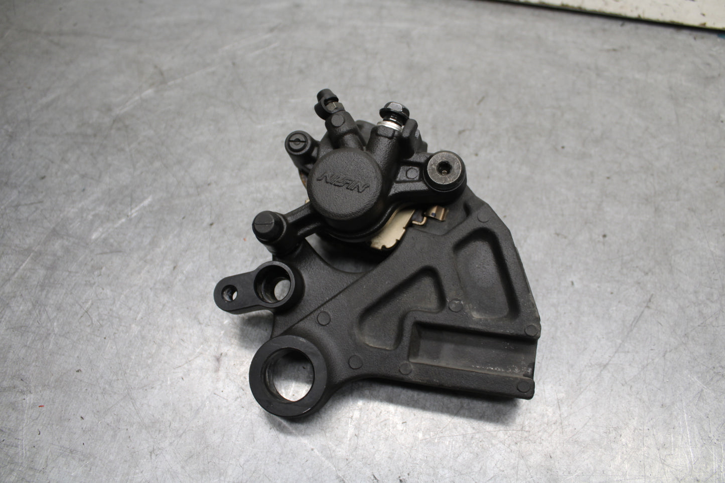 13-18 KAWASAKI NINJA ZX6R REAR BRAKE CALIPER W MOUNT BRACKET 43080-0114-DJ BB666