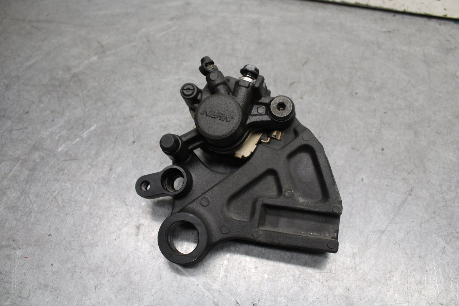 13-18 KAWASAKI NINJA ZX6R REAR BRAKE CALIPER W MOUNT BRACKET 43080-0114-DJ BB666