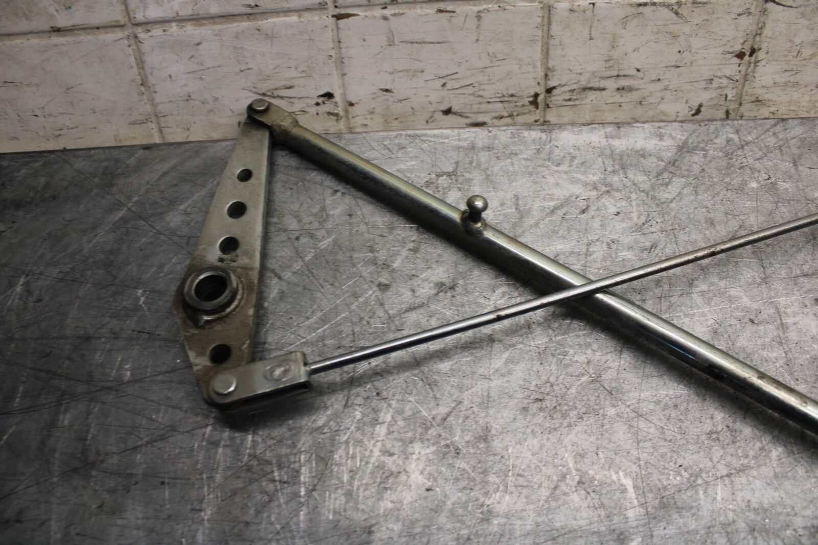 2007 Suzuki Boulevard M50B REAR BACK BRAKE TORQUE ROD SHAFT BAR BB537