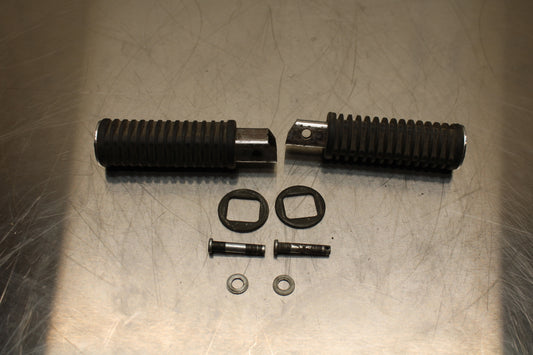 03-05 HONDA SHADOW CLASSIC 750 REAR PASSENGER FOOT STEP PEG SET PAIR BB139