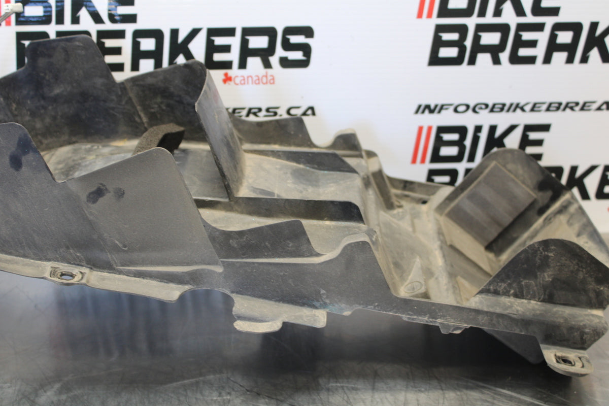 00 SUZUKI SV650 REAR BACK TAIL UNDERTAIL BATTERY TRAY PLASTIC BB156