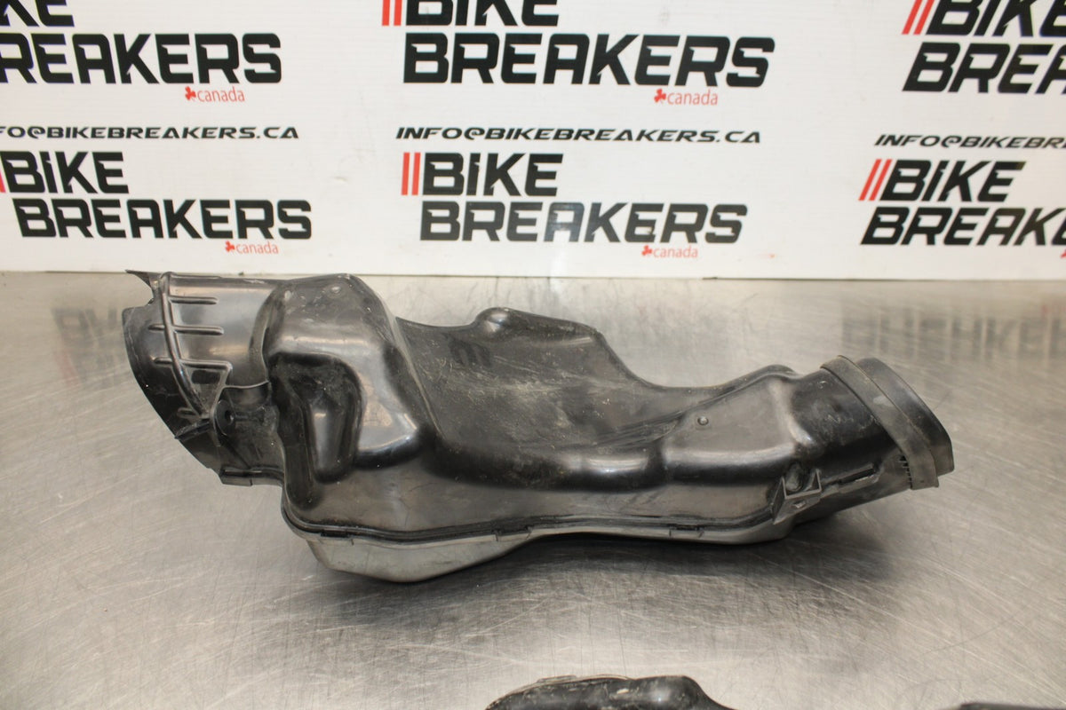 07 SUZUKI GSXR1000 RIGHT LEFT AIR INTAKE DUCTS BB770