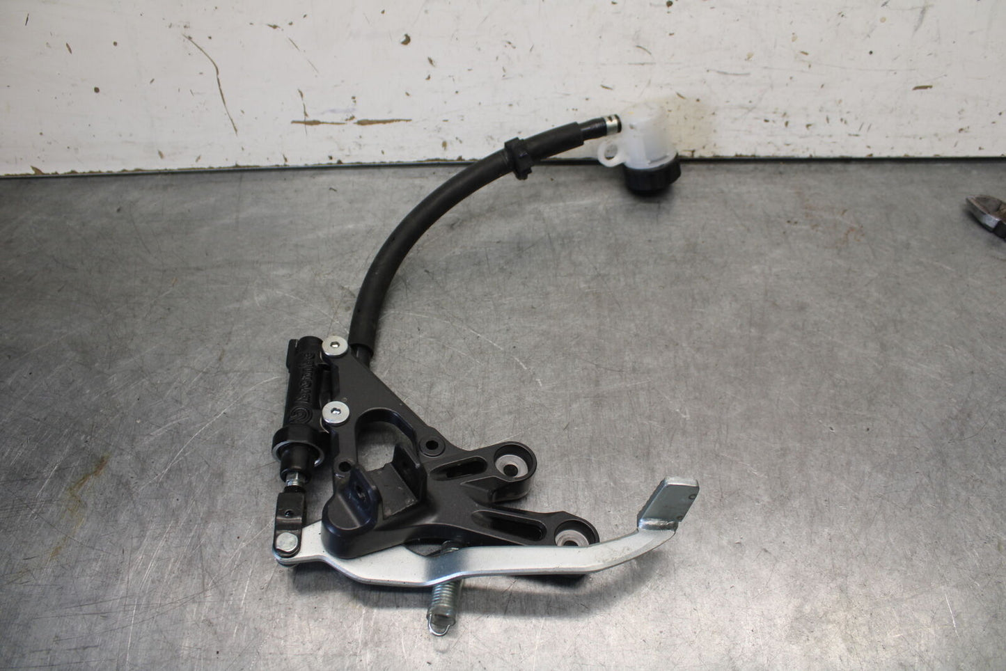 22-23 YAMAHA YZF R7 RIGHT REARSET REAR SET DRIVER FOOT PEG REST STOP BB583