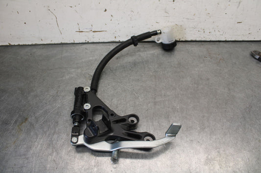 22-23 YAMAHA YZF R7 RIGHT REARSET REAR SET DRIVER FOOT PEG REST STOP BB583