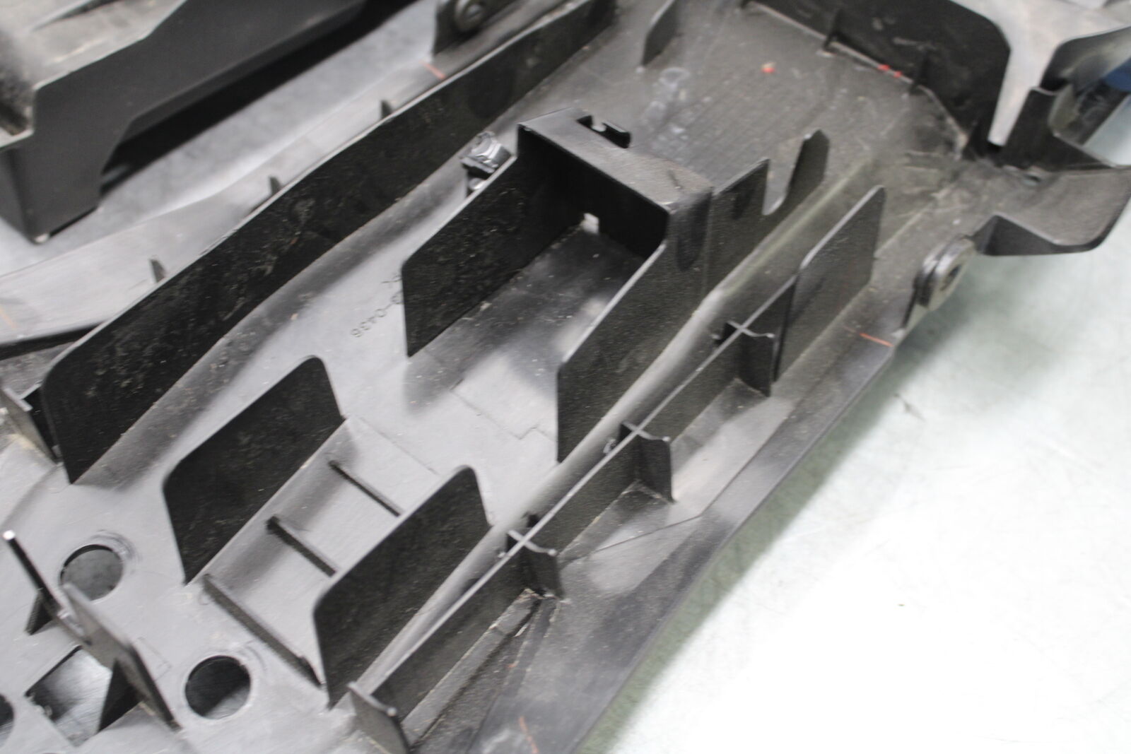 18-23 KAWASAKI NINJA 400 REAR BACK TAIL UNDERTAIL BATTERY TRAY PLASTIC BB660