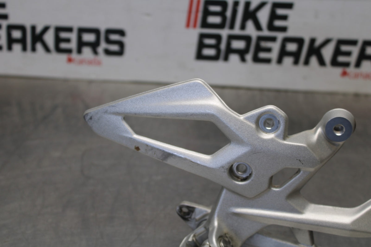 17-20 BMW S1000R RIGHT REARSET REAR SET DRIVER FOOT PEG REST STOP BB909