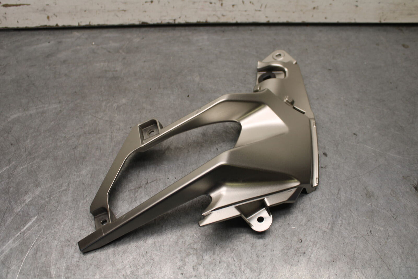 18-23 KAWASAKI NINJA 400 RIGHT INNER FAIRING COWL PANEL TRIM OEM BB660