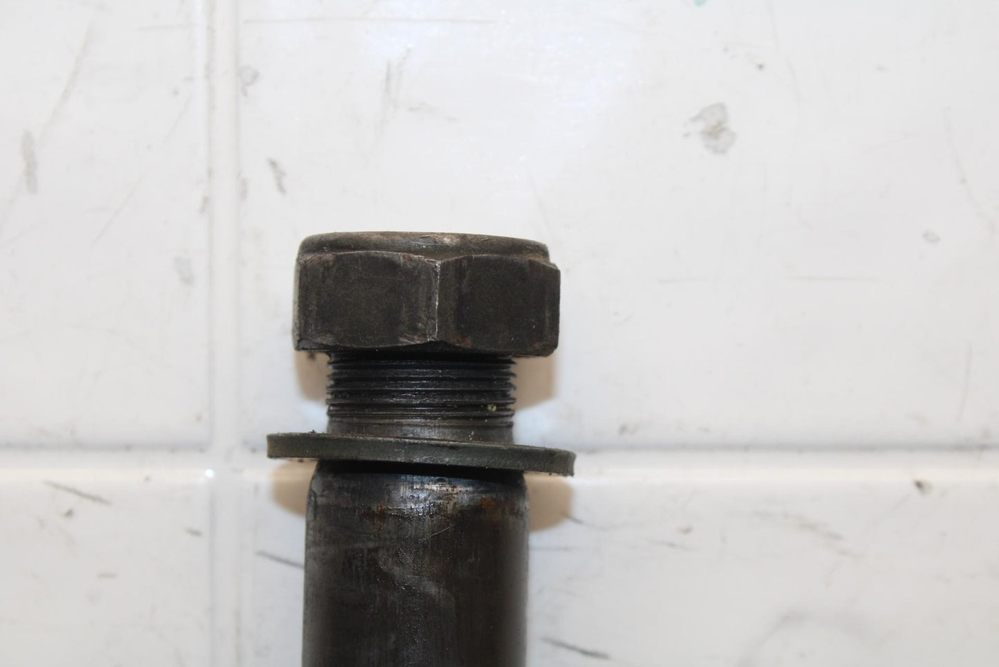 05 YAMAHA YZF R6S REAR AXLE BACK WHEEL RIM PIVOT BOLT AXEL BB600