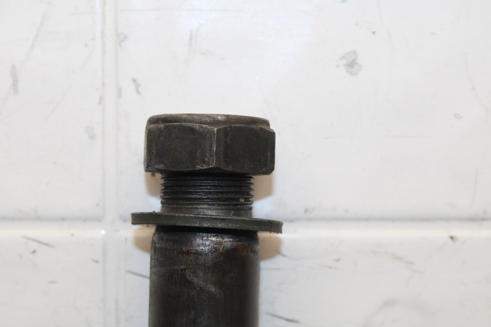 05 YAMAHA YZF R6S REAR AXLE BACK WHEEL RIM PIVOT BOLT AXEL BB600