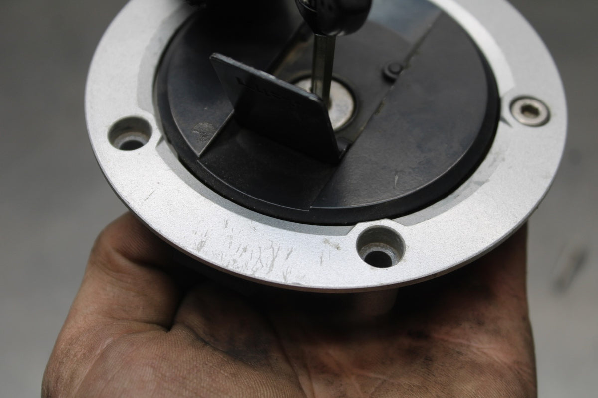 08-10 SUZUKI GSXR 600 FUEL TANK GAS CAP & SEAT LOCK BB202