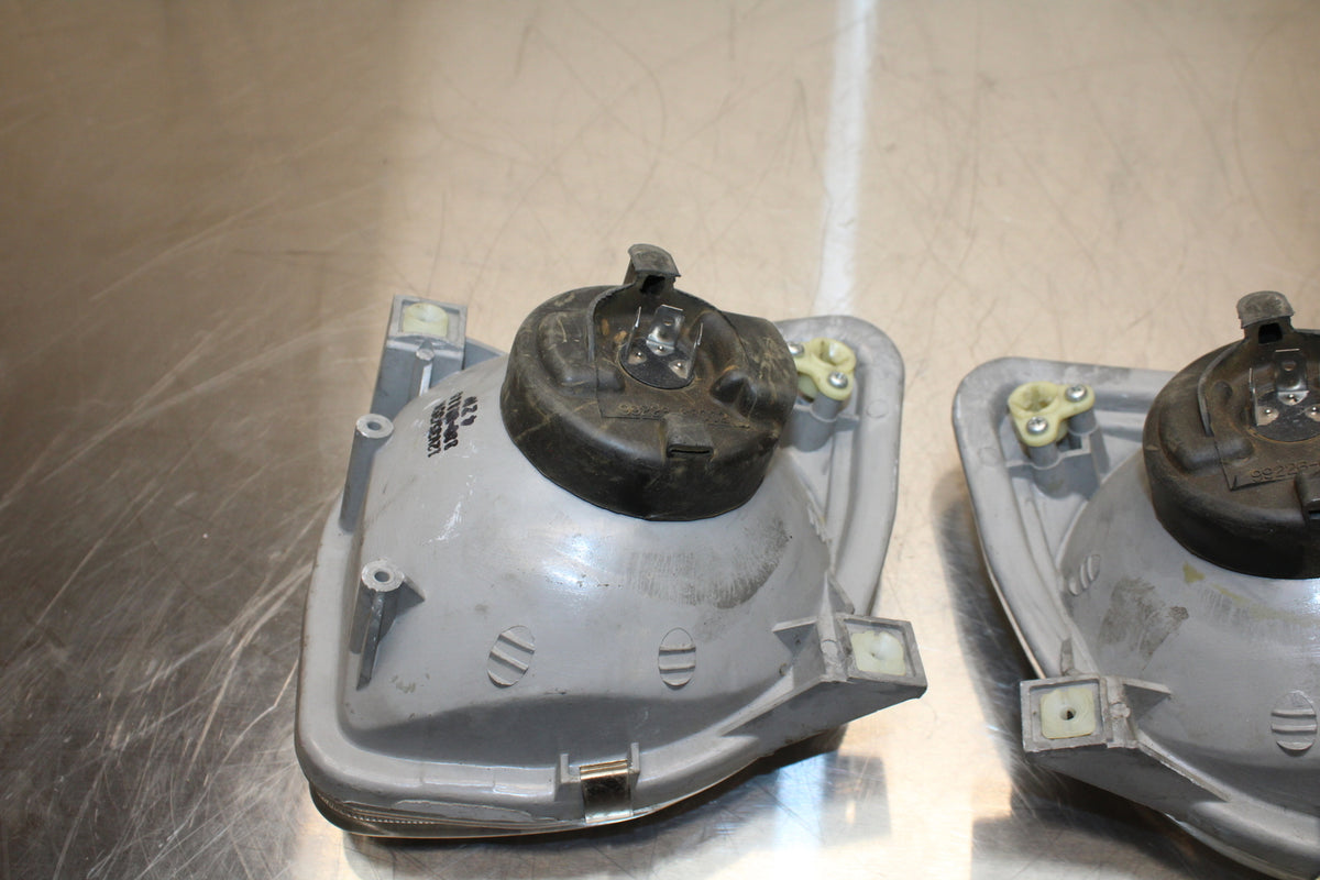 96 YAMAHA YZF750R FRONT HEADLIGHT HEAD LIGHT LAMP BB137