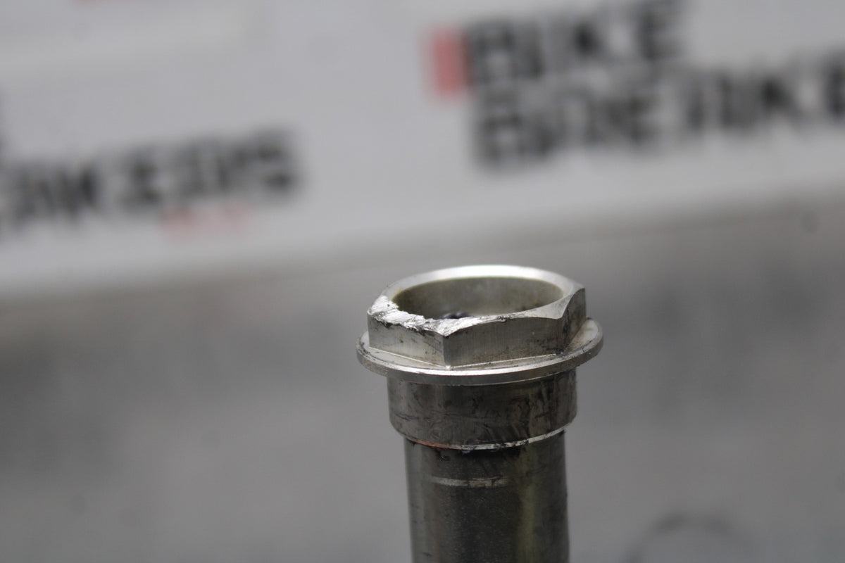 16 DUCATI 959 PANIGALE FRONT WHEEL RIM AXLE PIVOT BOLT BB912