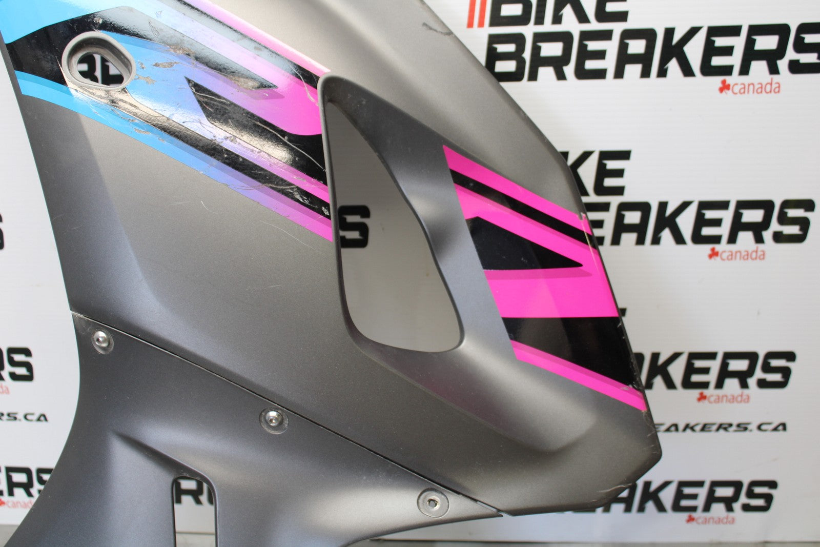 22-25 YAMAHA YZF R7 LEFT MID UPPER SIDE FAIRING COWL BB182