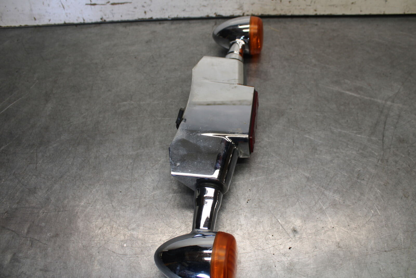 05-09 SUZUKI BOULEVARD C90 REAR BACK TURN SIGNAL BAR MOUNT BRACKET BB692