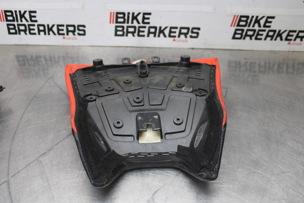 15 APRILIA RSV4 FACTORY APRC ABS FRONT DRIVERS SEAT PAD SADDLE PILLION BB901