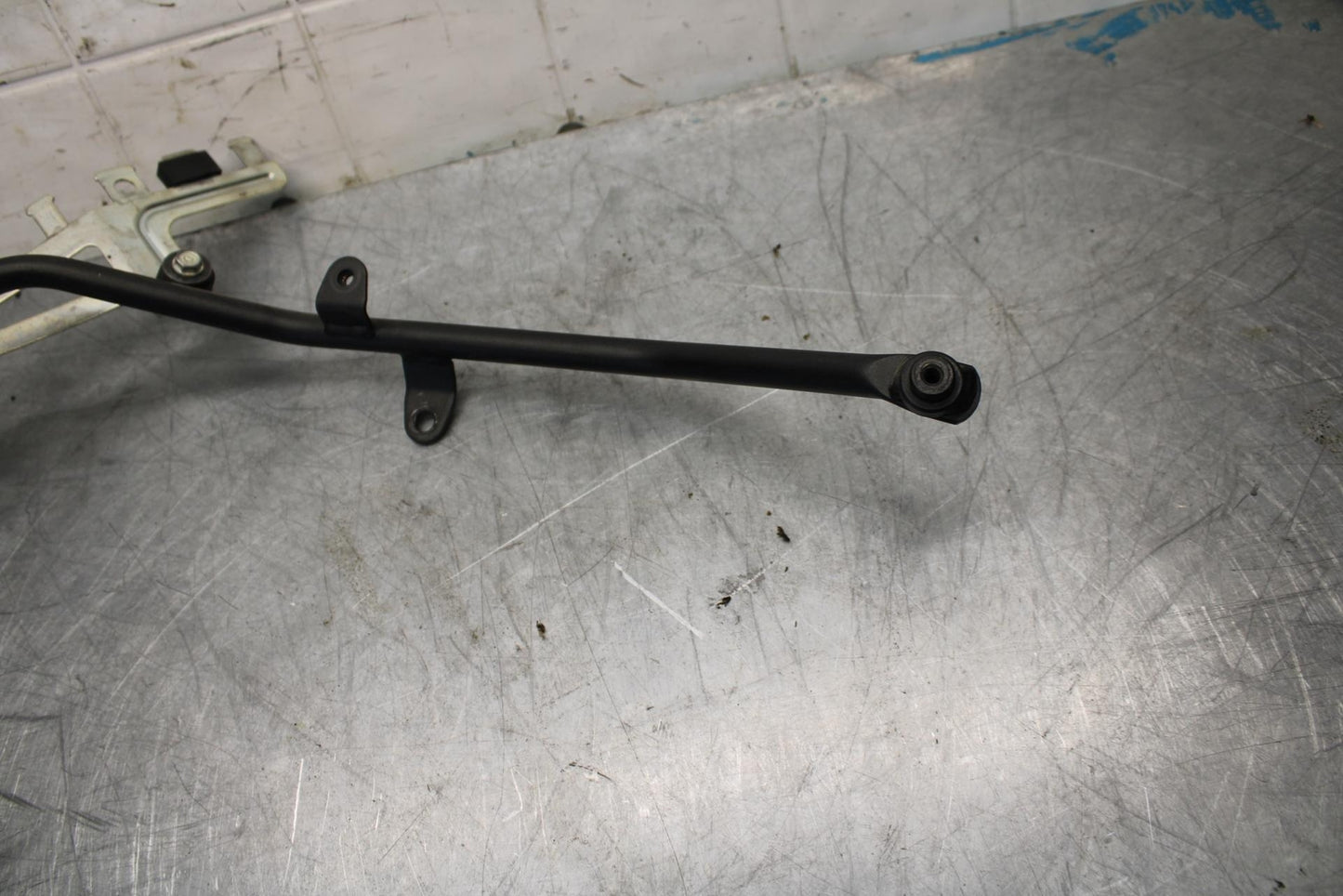 07-08 KAWASAKI CONCOURS 1400 ABS LEFT STAY BRACKET FAIRING BB449