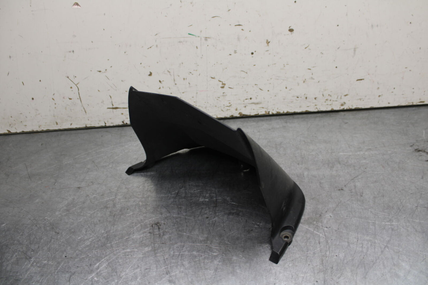 06 YAMAHA YZF R6 REAR BACK WHEEL TIRE HUGGER FENDER BB716