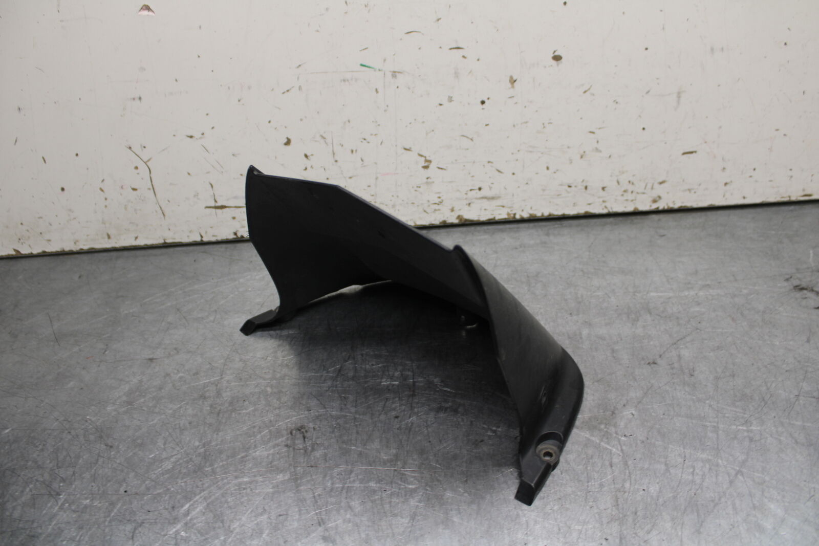 06 YAMAHA YZF R6 REAR BACK WHEEL TIRE HUGGER FENDER BB716