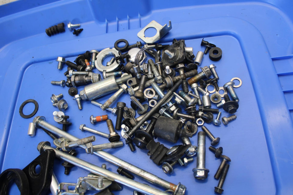2017 Suzuki SV650 SV650AL7 ABS ENGINE LEFTOVER BOLTS HARDWARE MOTOR SCREWS BB512