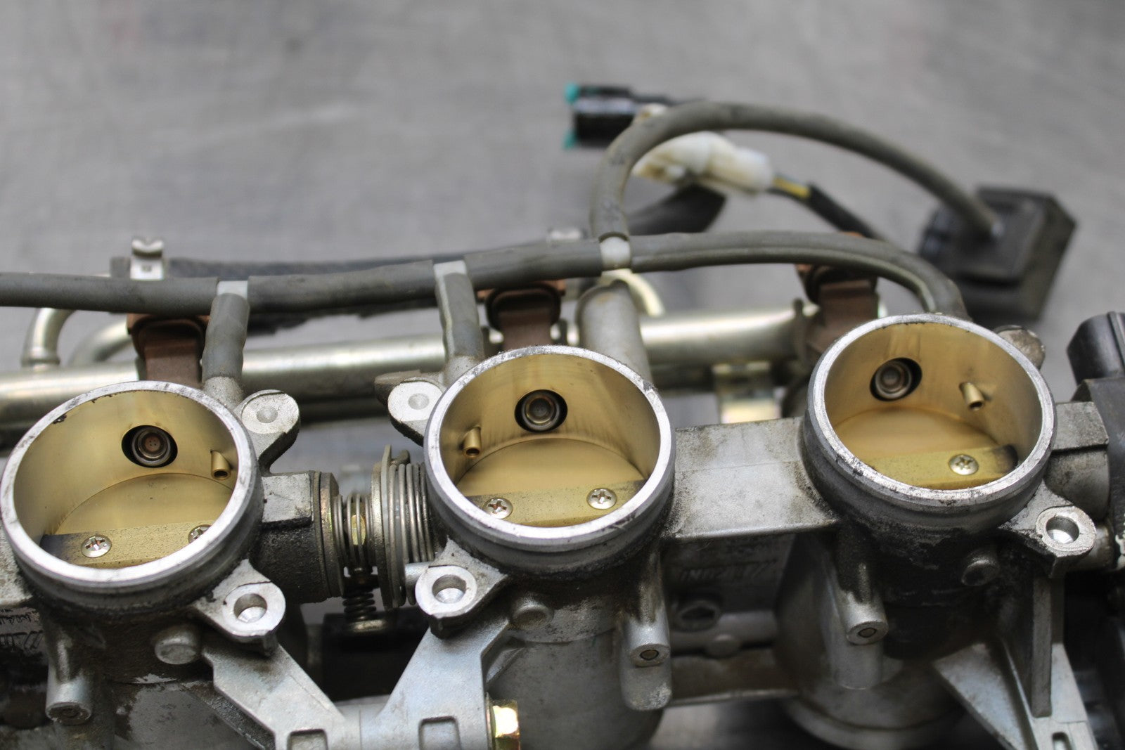 06-07 SUZUKI GSXR 600 MAIN FUEL INJECTORS / THROTTLE BODIES BB178