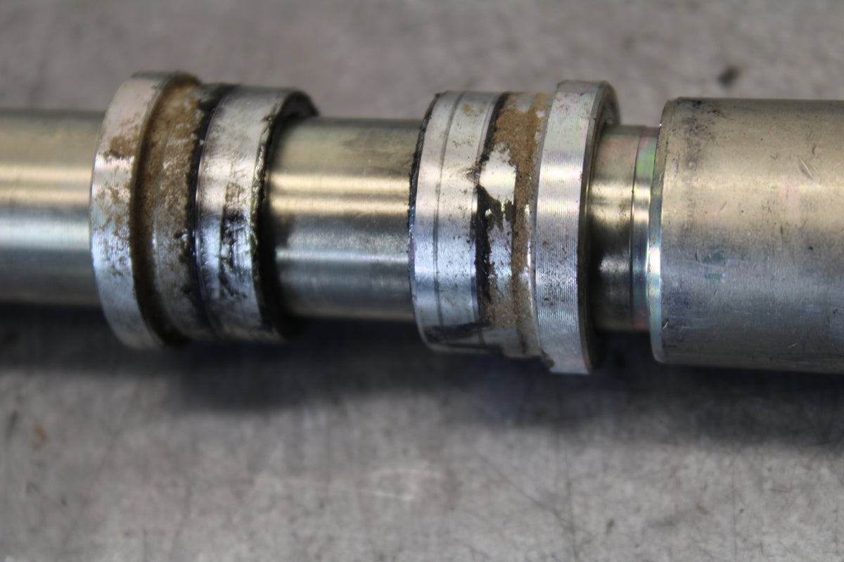 08-16 YAMAHA YZF R6 FRONT WHEEL RIM AXLE PIVOT BOLT 2C0-25181-00-00 BB665