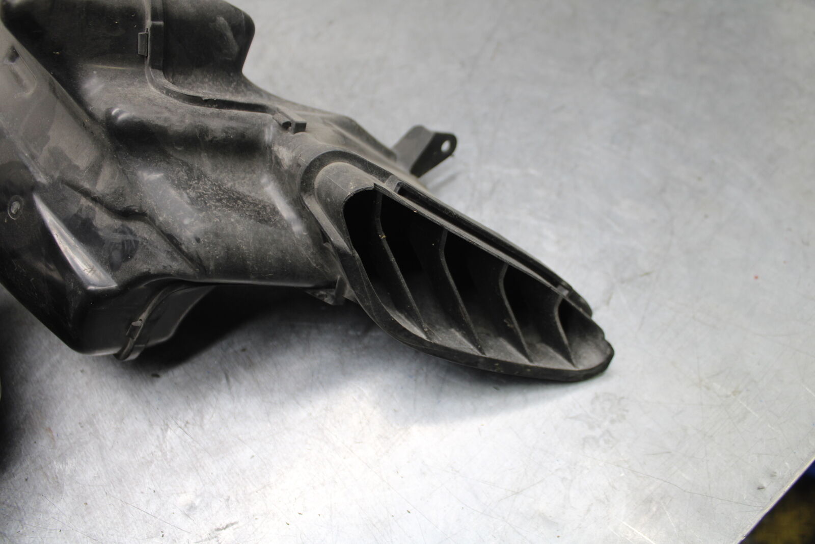 08-09 SUZUKI GSXR600 RIGHT LEFT AIR INTAKE DUCTS BB728
