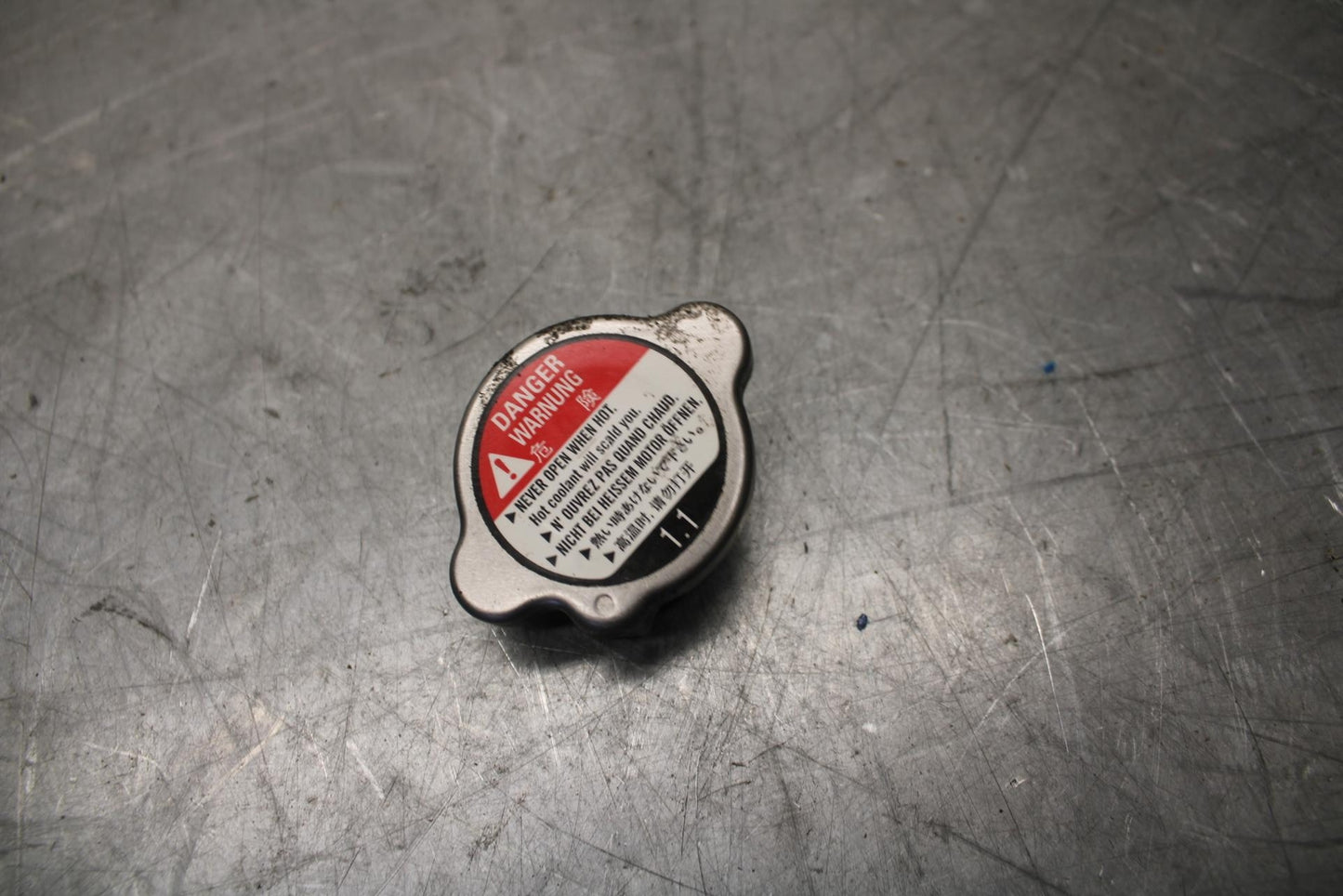 18 KAWASAKI Z 400 RADIATOR CAP BB469