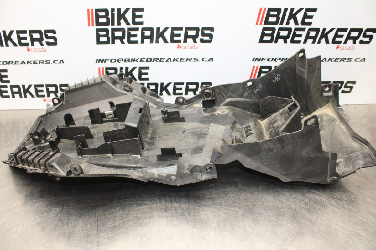 13-17 KAWASAKI NINJA 300 EX300 REAR TAIL UNDERTAIL BATTERY TRAY PLASTIC BB187