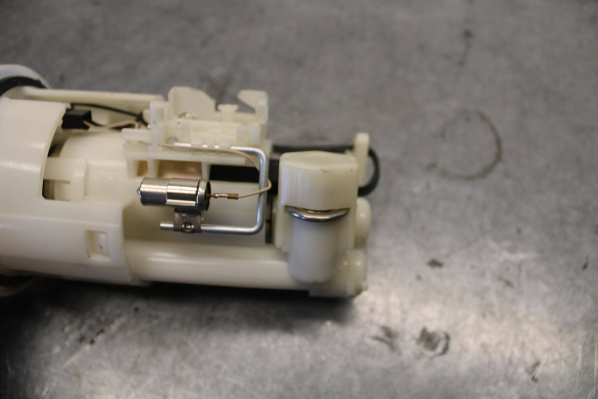 07-08 YAMAHA YZF R1 FUEL PUMP GAS PETROL SENDER UNIT 4C8-13907-01-00  BB676
