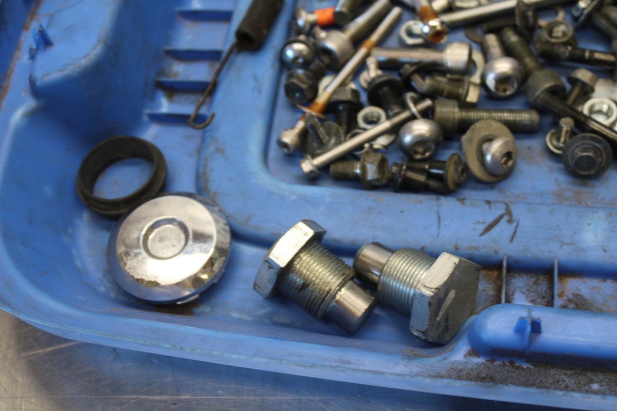 07 SUZUKI BOULEVARD M50 MOUNTING BOLTS HARDWARE SCREWS BB897
