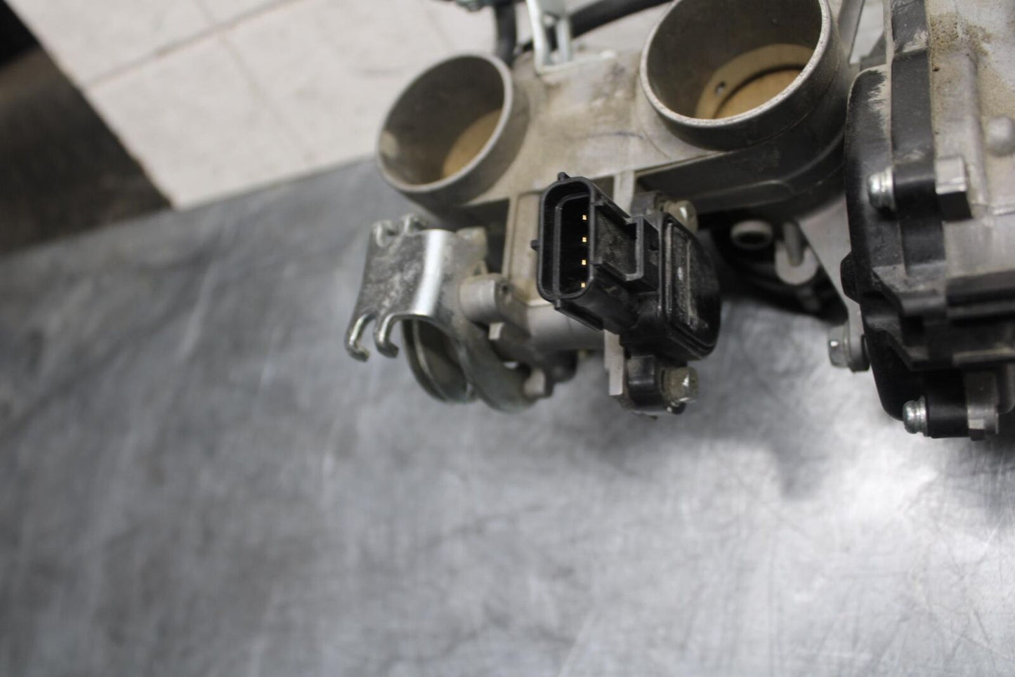 2016 Yamaha XSR900 ABS MAIN FUEL INJECTORS / THROTTLE BODIES BB516