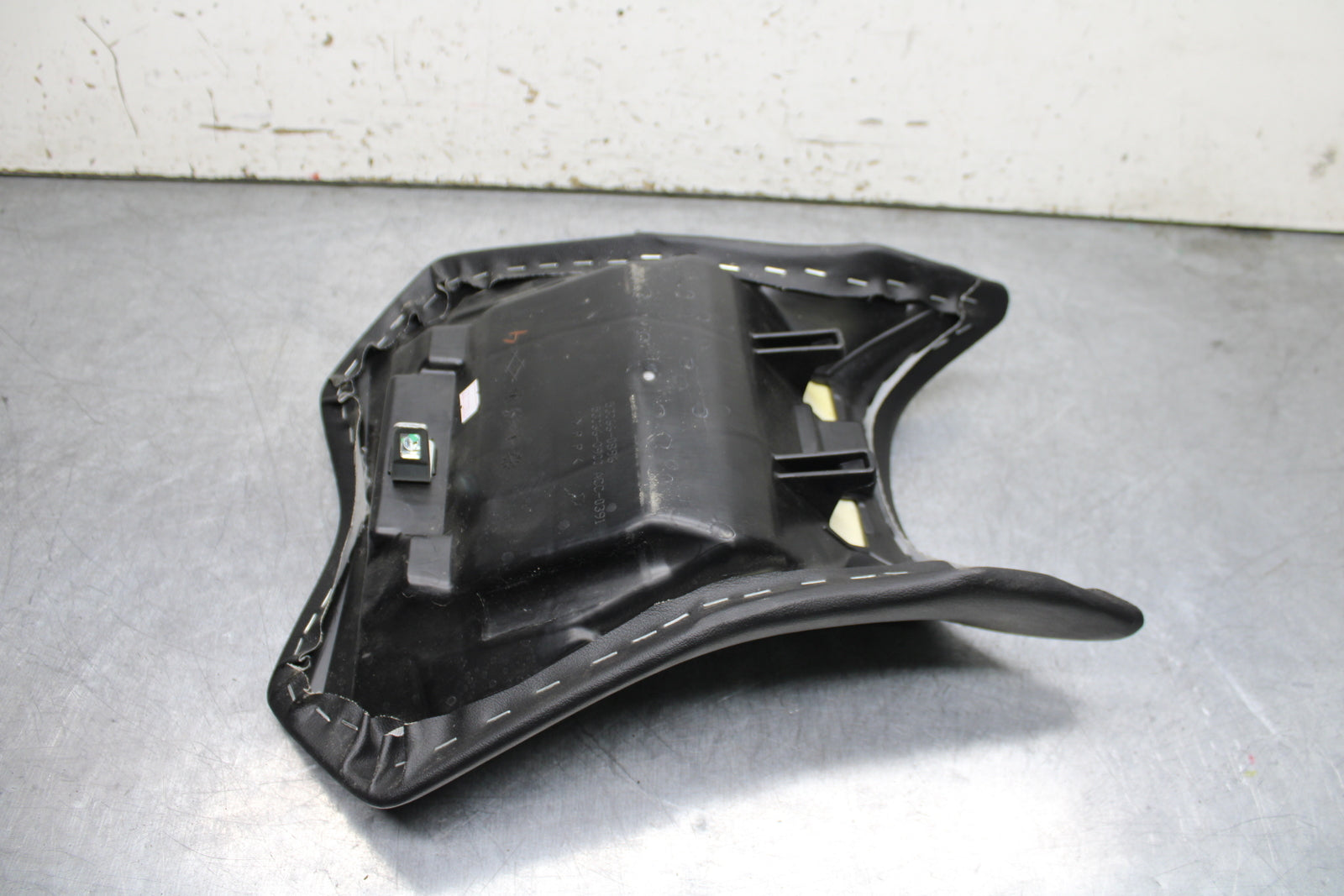 24 KAWASAKI NINJA 500 ABS FRONT DRIVERS SEAT PAD SADDLE PILLION BB730