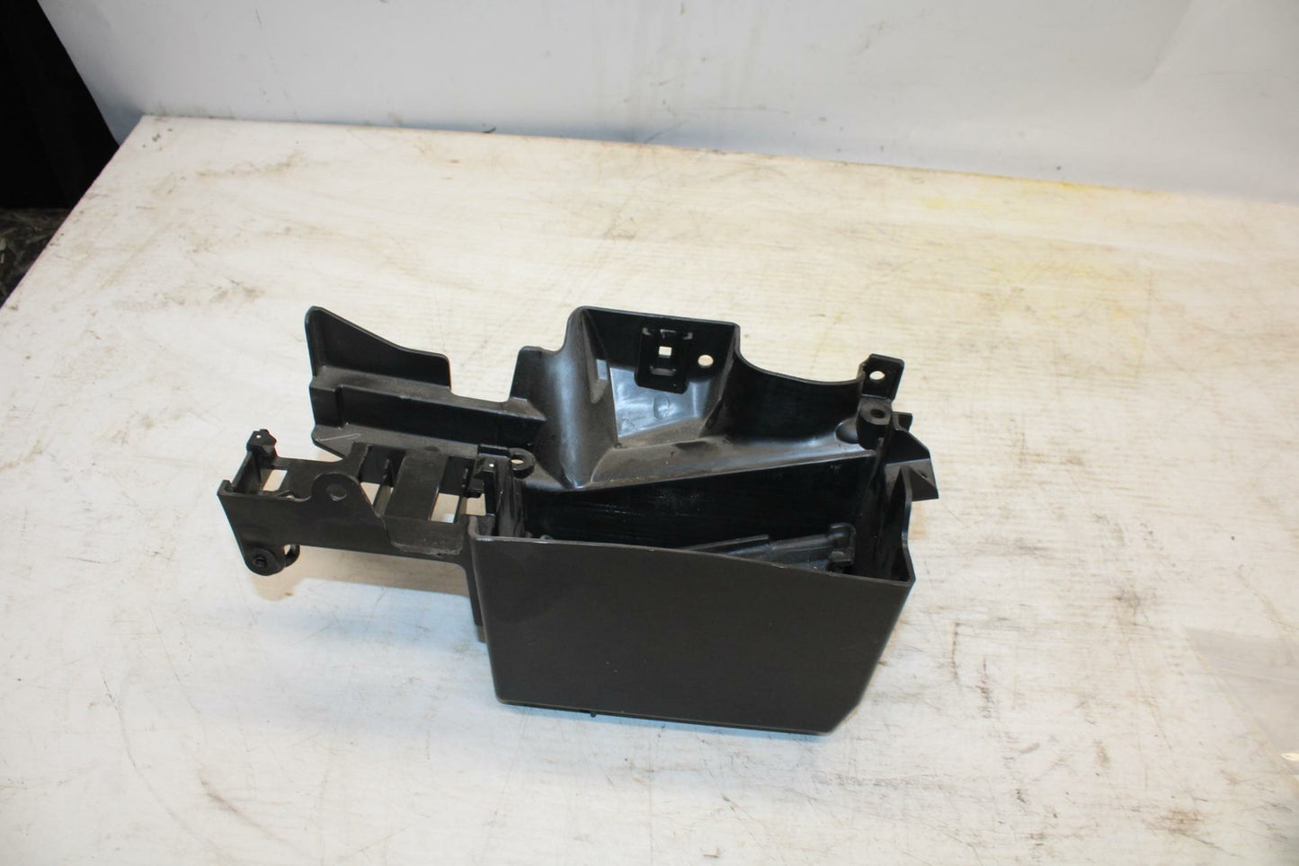 11-12 KAWASAKI NINJA 400 EX400 C BATTERY TRAY PLASTIC  BB358