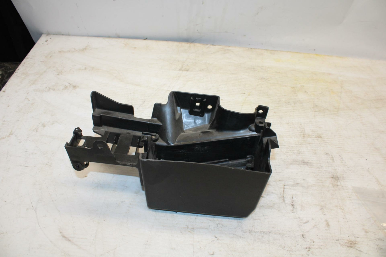 11-12 KAWASAKI NINJA 400 EX400 C BATTERY TRAY PLASTIC  BB358