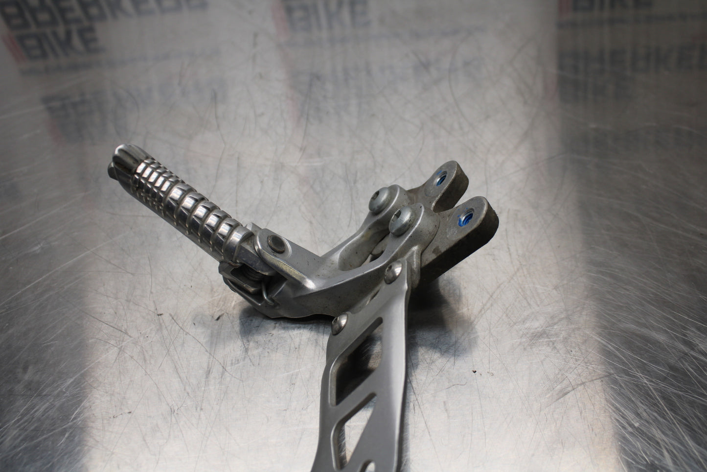 11 SUZUKI GSXR1000 LEFT REARSET REAR SET DRIVER FOOT PEG REST STOP BB142