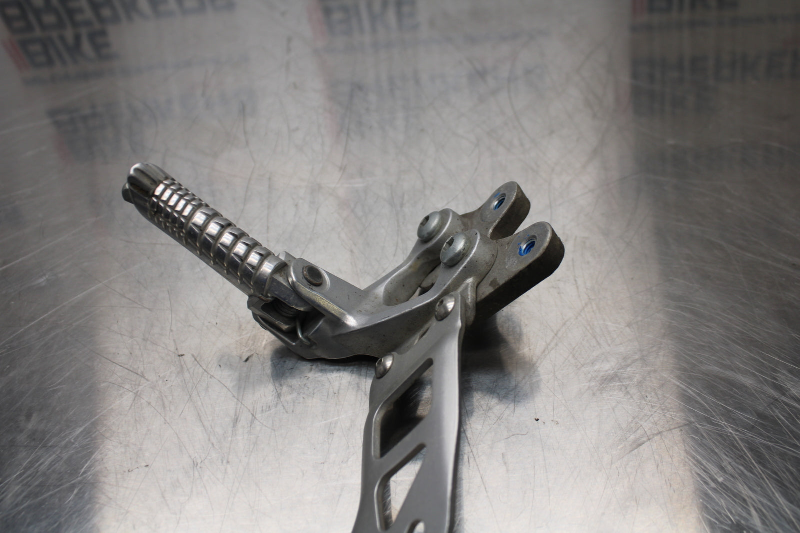 11 SUZUKI GSXR1000 LEFT REARSET REAR SET DRIVER FOOT PEG REST STOP BB142