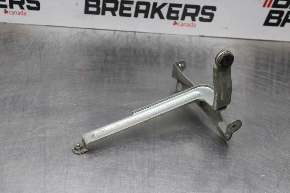 09 SUZUKI GSXR1000 OIL COOLER MOUNTING BRACKET MOUNT SUPPORT BB777
