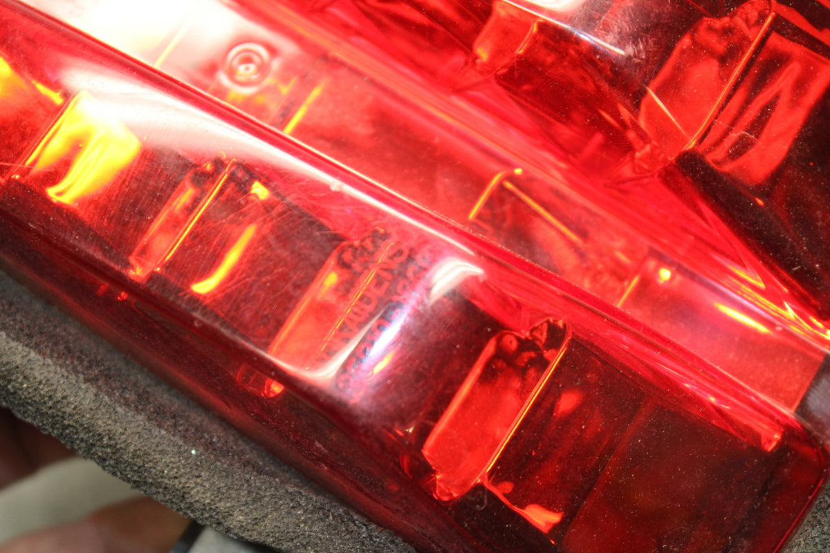 03 SUZUKI SV650S REAR TAIL TAILLIGHT BACK BRAKE LIGHT BB130