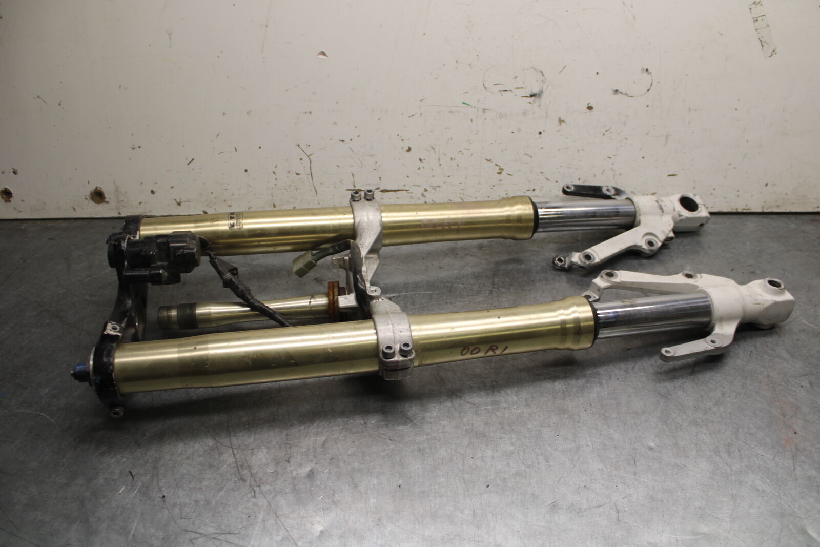 01 YAMAHA YZF R1 COMPLETE FRONT END FORKS SUSPENSION TRIPLE TREE BB25 ...