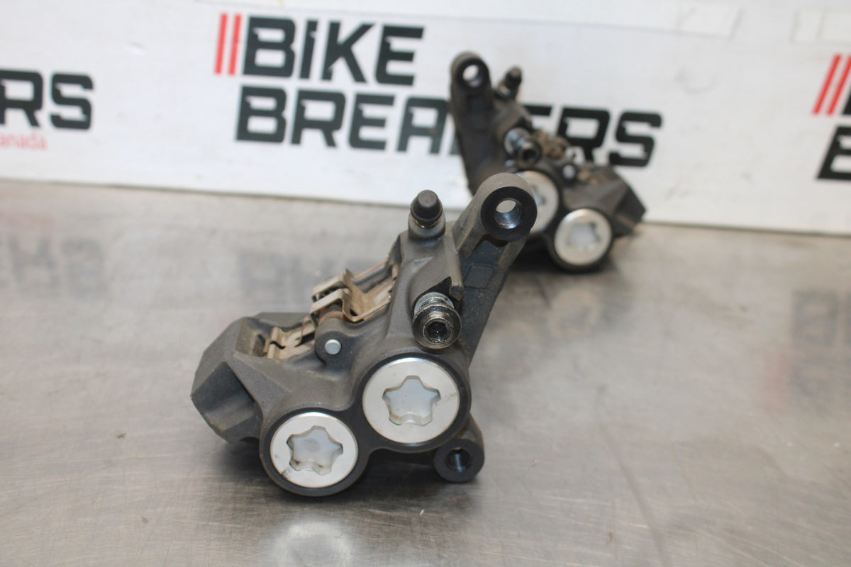 23-24 YAMAHA MT-07 RIGHT LEFT FRONT BRAKE CALIPER SET PAIR CALIPERS BB927