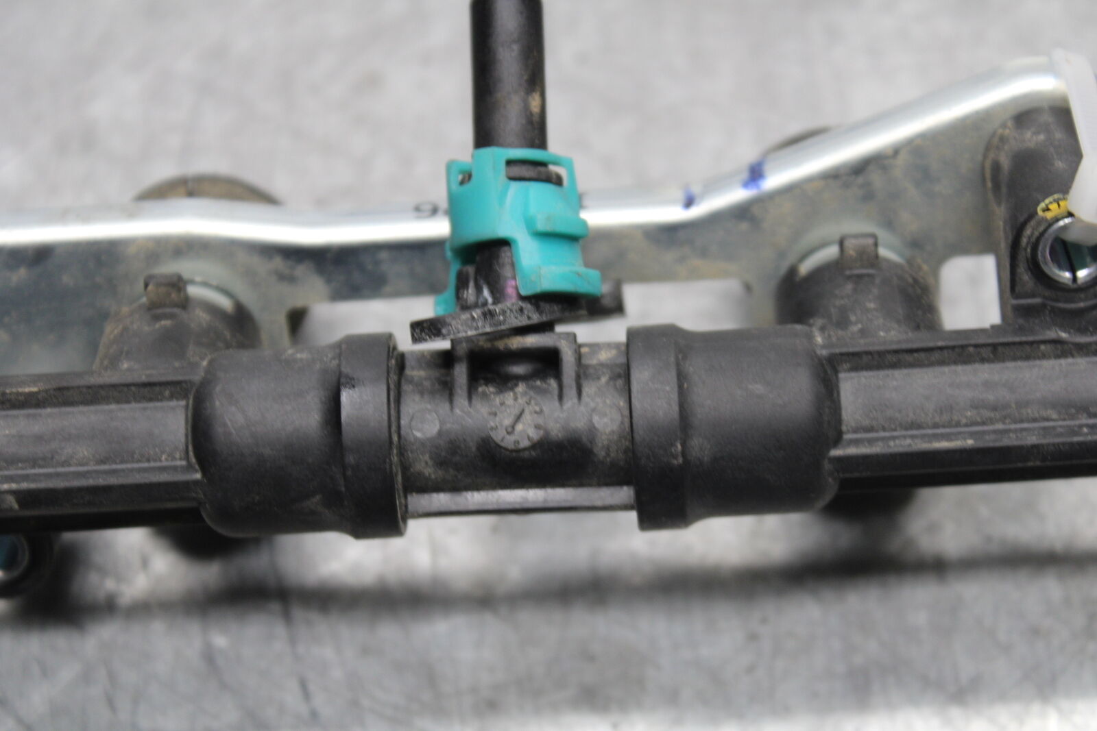 07-12 HONDA CBR600RR SECONDARY FUEL INJECTORS TOP AIRBOX 16450-MFJ-D01 BB672