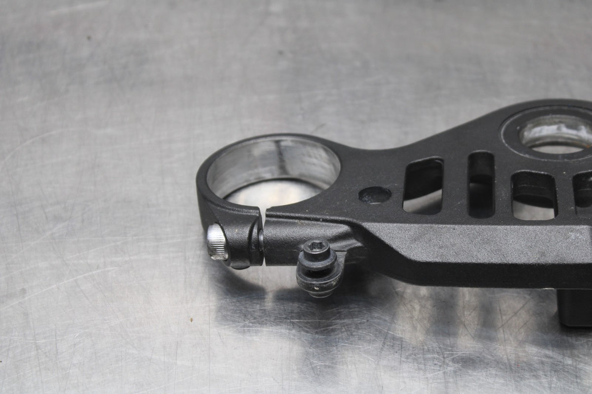18 YAMAHA YZF R1  FORKS UPPER TRIPLE TREE CLAMP BB838