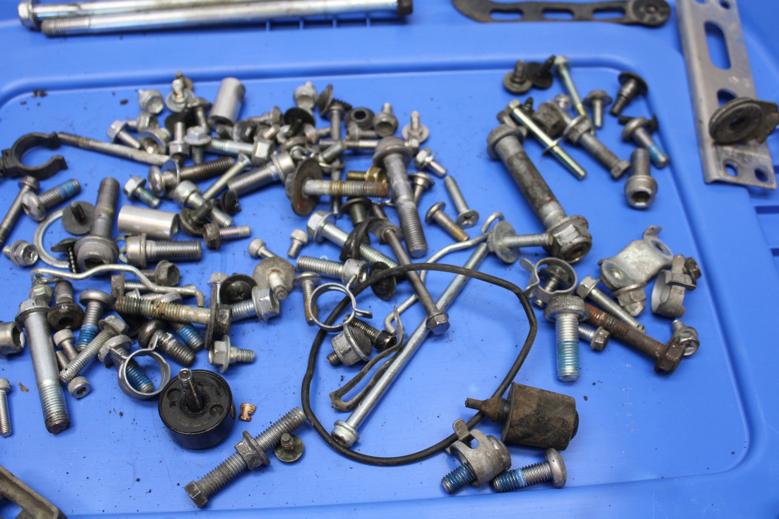 06-07 SUZUKI GSXR 600 MOUNTING BOLTS HARDWARE MOTOR SCREWS BB170