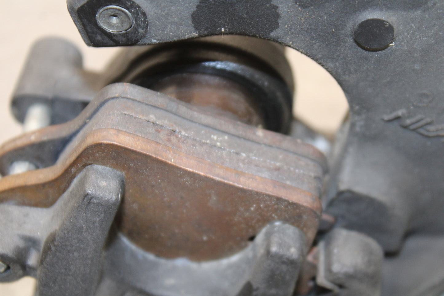 13-17 KAWASAKI NINJA ZX6R ZX636E REAR BACK BRAKE CALIPER W MOUNT BRACKET BB735