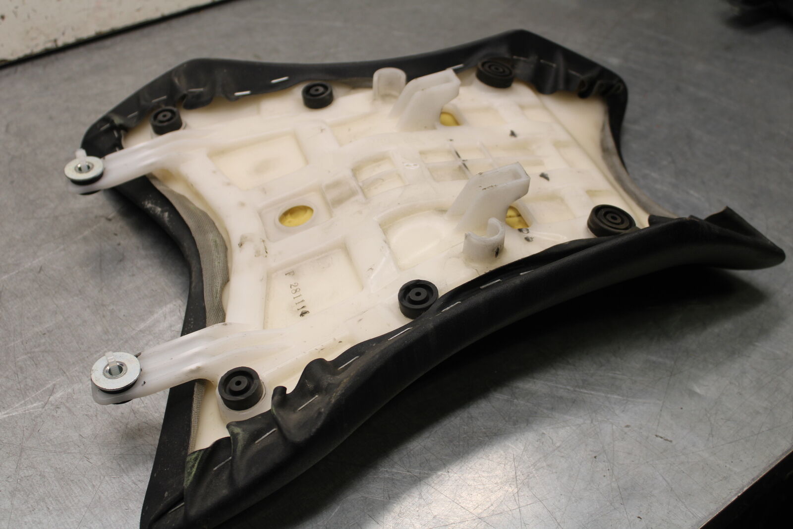 16 KAWASAKI NINJA ZX10R FRONT DRIVERS SEAT PAD SADDLE PILLION 53066-0521-MA  BB6