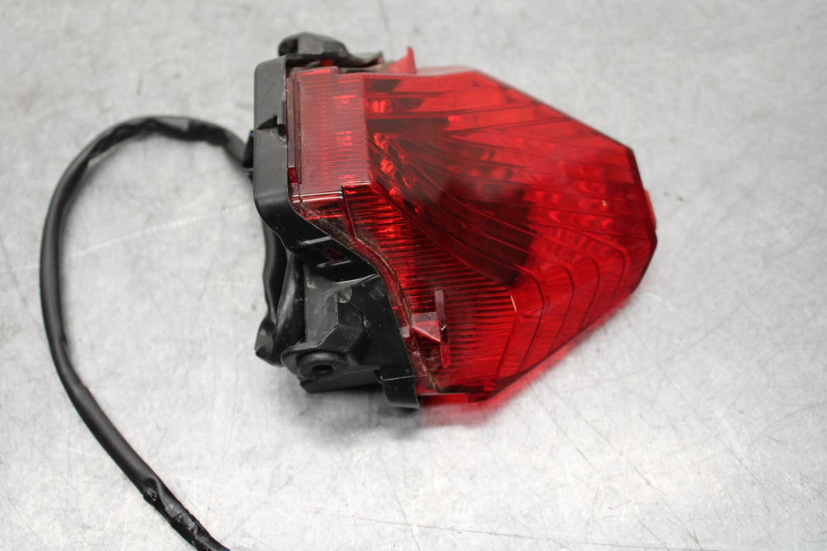 19 YAMAHA YZF R3 REAR TAIL TAILLIGHT BACK BRAKE LIGHT BB56