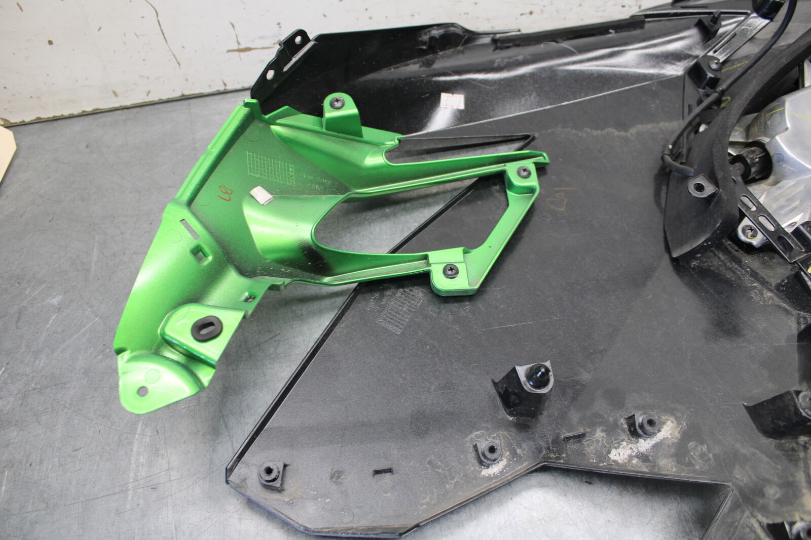 18-23 KAWASAKI NINJA 400 LEFT LOWER MID UPPER SIDE FAIRING COWL BB679