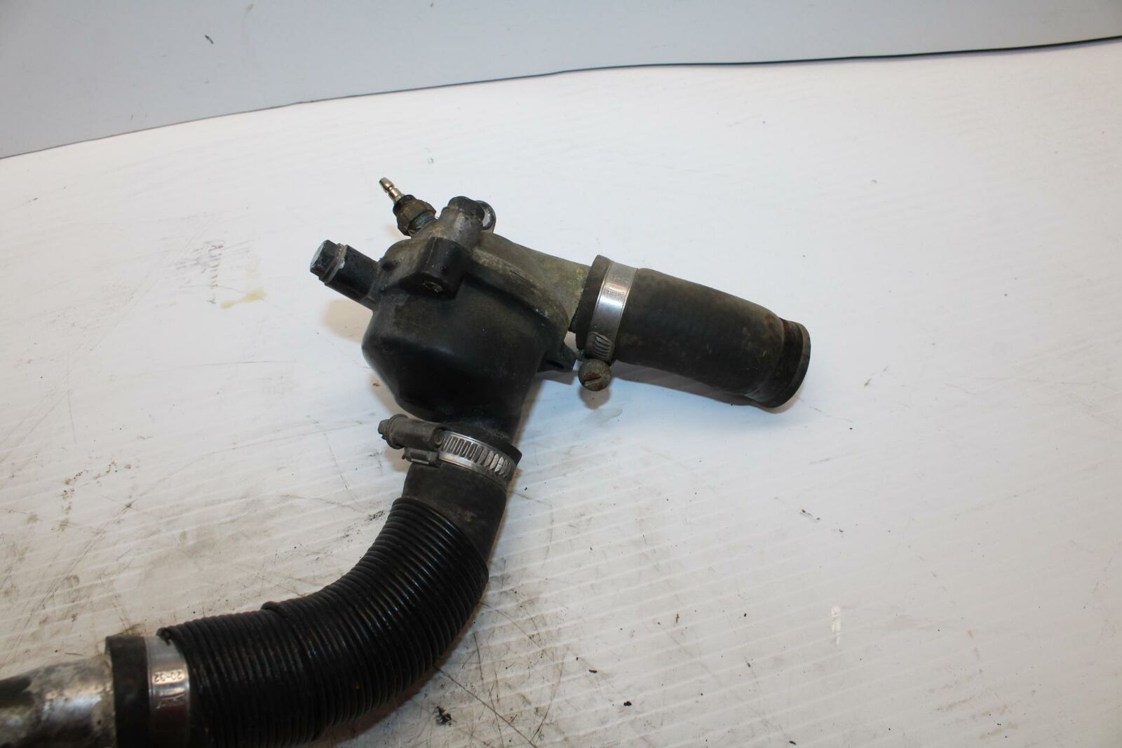 84-85 HONDA V30 MAGNA THERMOSTAT W HOUSING ASSEMBLY BB251