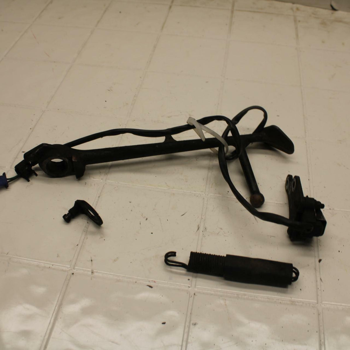 01-05 YAMAHA FZS1000 KICKSTAND SIDE KICK STAND BB 04